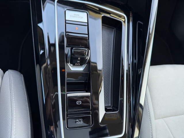 Golf VIII 1.5 eTSI Style DSG LED AHK Navi Pano