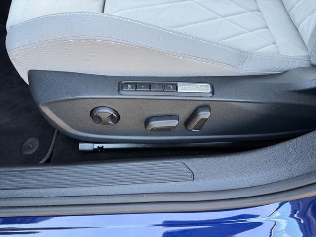 Golf VIII 1.5 eTSI Style DSG LED AHK Navi Pano